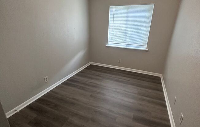 $695 - SECTION 8/ Housing Voucher approved 3 bedroom / 1 bathroom - Newly remodeled Apartment