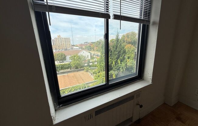 2 beds, 1 bath, $1,295, Unit 410