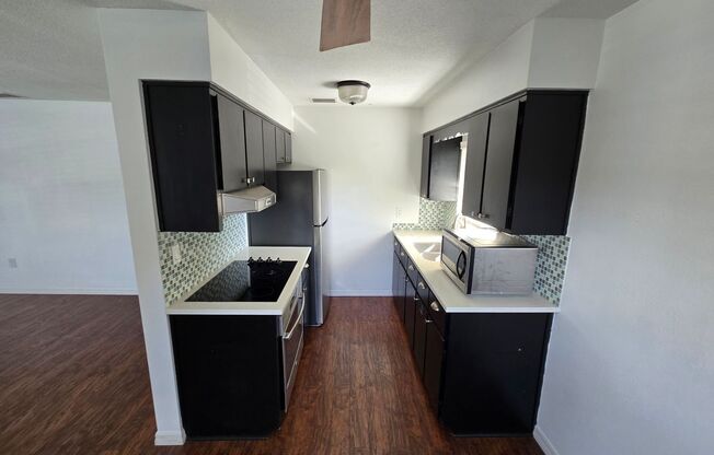 ** $500 OFF MOVE IN SPECIAL** Charming 2 bed 1 bath garage apartment in the heart of down town Orlando