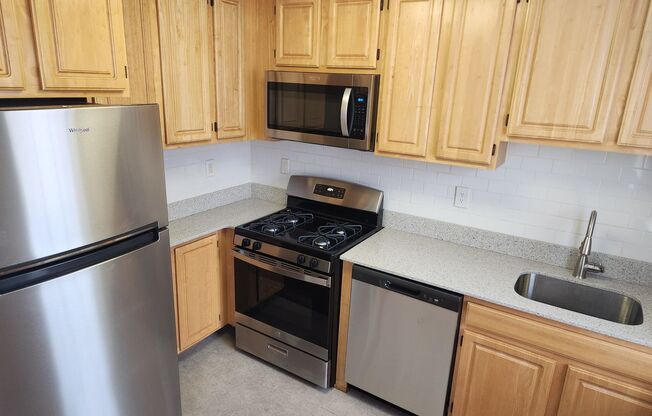2 beds, 1 bath, 897 sqft, $2,135, Unit E-08