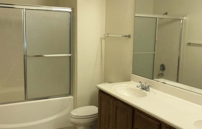 Great 2 bedroom condo Blue Diamond/Durango 1500/mo