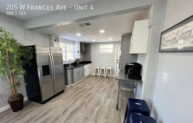 3 beds, 1 bath, 1,046 sqft, $2,700