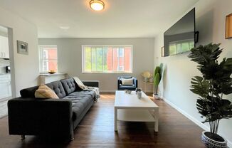 2 beds, 1 bath, 660 sqft, $1,050, Unit 2700 - 15