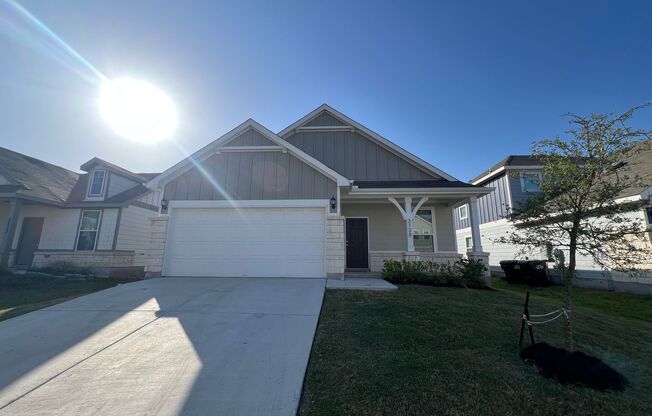Beautiful 3/2  Home in Overlook at Creekside
