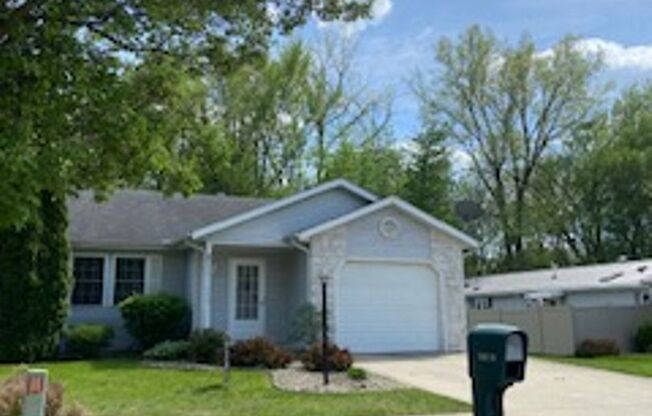 2 Bedroom 1.5 Bath Home Available in Elkhart!