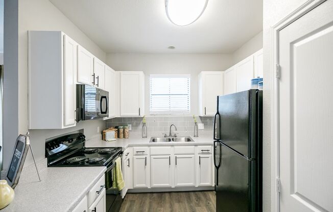 1 bed, 1 bath, 781 sqft, $1,104