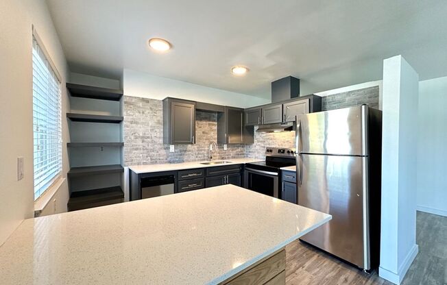 1 bed, 1 bath, 555 sqft, $1,355, Unit 32