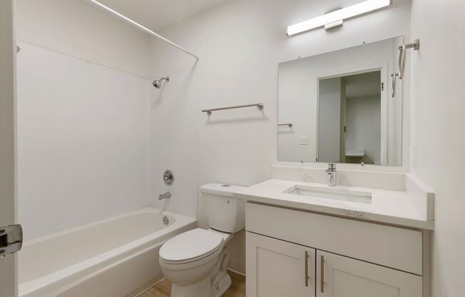 Studio, 1 bath, 450 sqft, $1,388, Unit 210