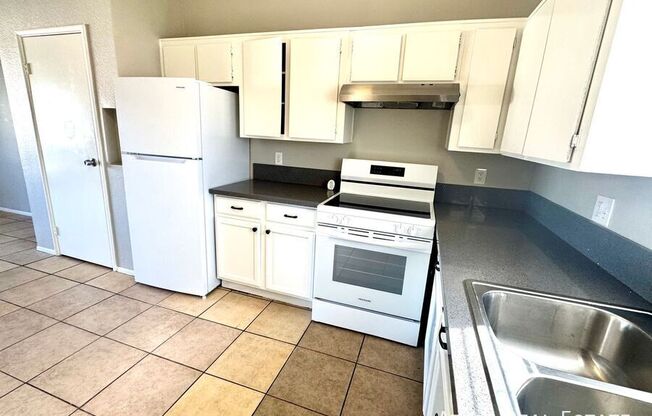 465 W. Ivyglen St