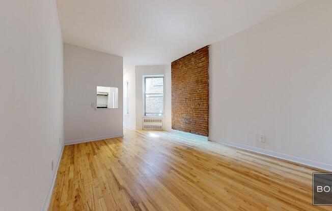 212 E 85 ST