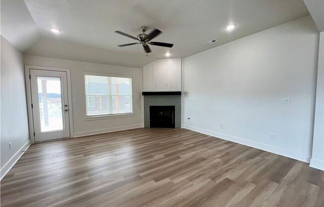 Nice Newer Home in Prairie Grove