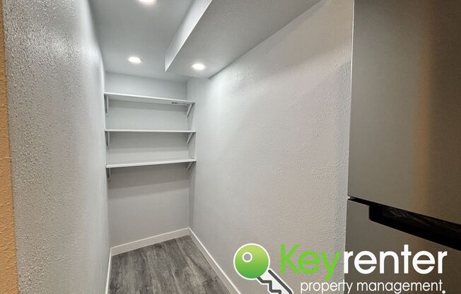 Cozy & Private 2Bed/1Bath Apartment with Shared Backyard & Prime Location