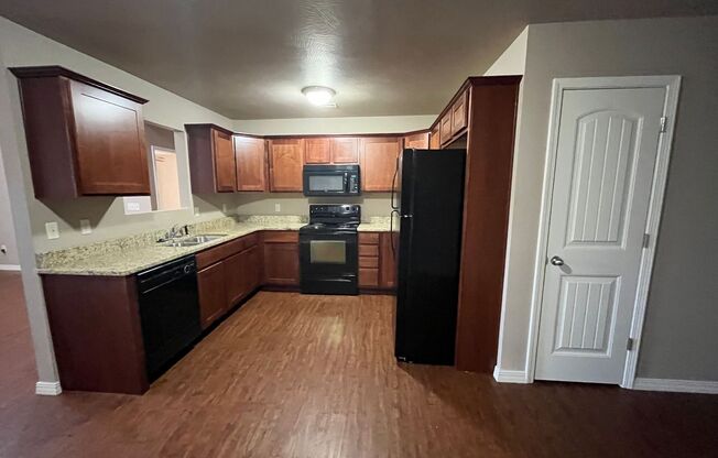 2 beds, 2 baths, $1,295, Unit 3175 W Sexton