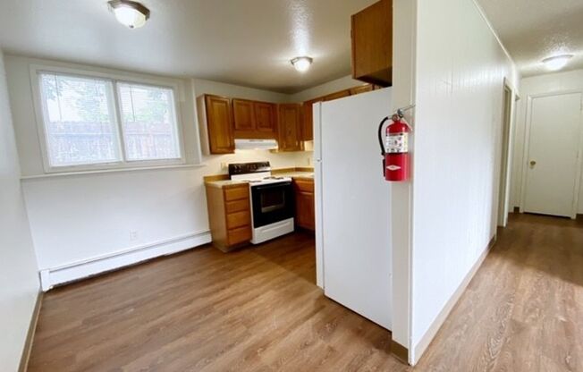 2 beds, 1 bath, $1,295, Unit 4