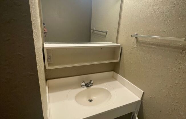 1 bed, 1 bath, 592 sqft, $695, Unit 113W