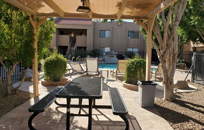 1 Bedroom Condo - Scottsdale - Updated - Ground level - In unit washer/dryer