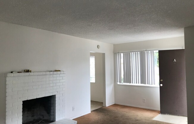 2 beds, 1 bath, $4,000, Unit A