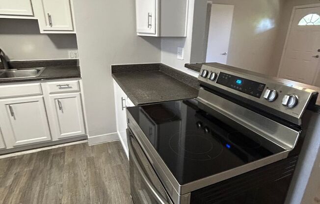 2 beds, 1 bath, 810 sqft, $1,195, Unit 75