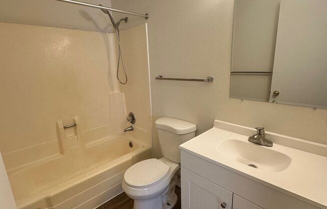 2 beds, 1 bath, $1,500, Unit 412C