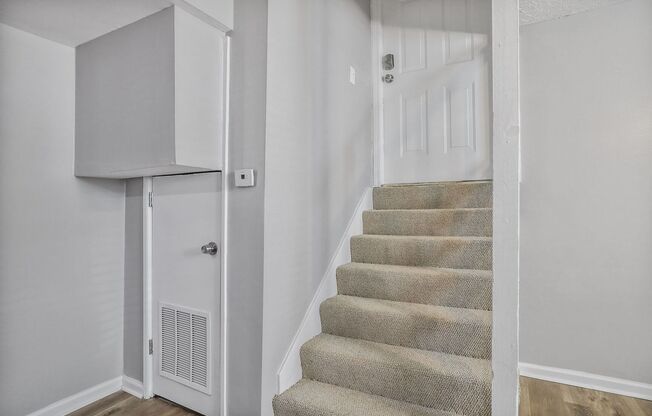 2 beds, 1 bath, 825 sqft, $995, Unit 6120-A