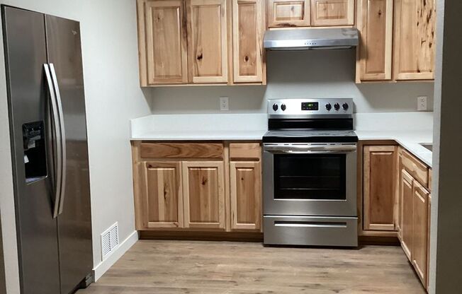 Cute Townhouse, Fully Renovated
