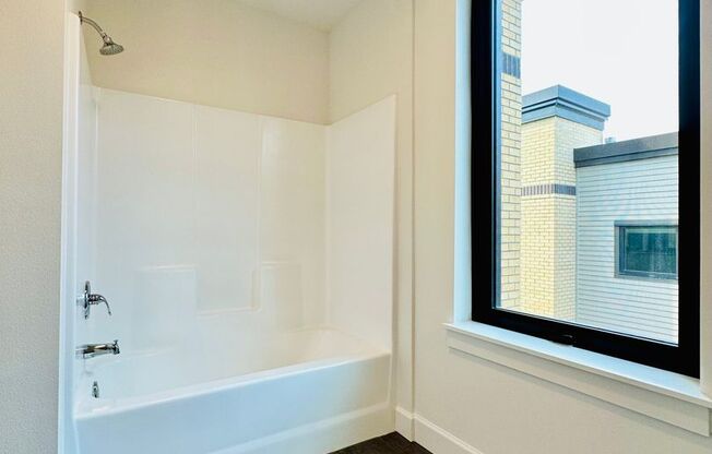 2 beds, 1 bath, 902 sqft, $2,750, Unit 410-315