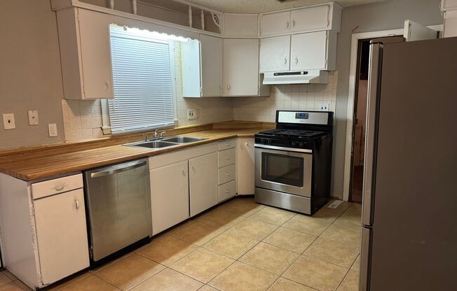 3 beds, 1 bath, $1,395