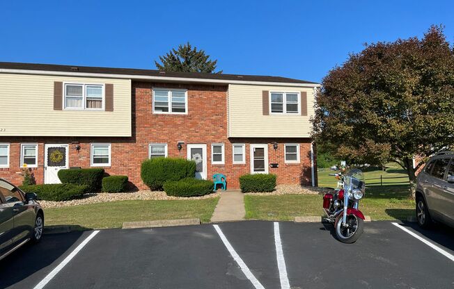 2 beds, 1 bath, 1,056 sqft, $1,195, Unit 8-F