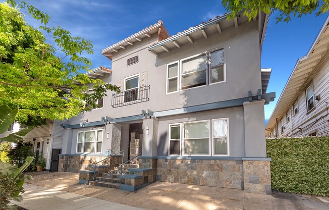 Beautiful 1b Apartment Located in Downtown LBC - All utilities included !!!!