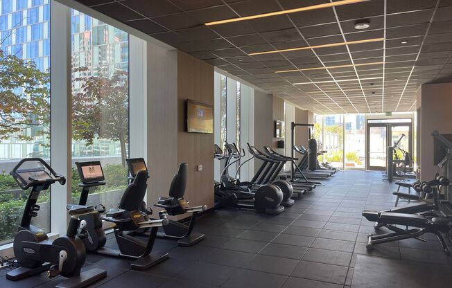 1 bed, 1 bath, 730 sqft, $3,000, Unit 889 Francisco St, UNIT 2402