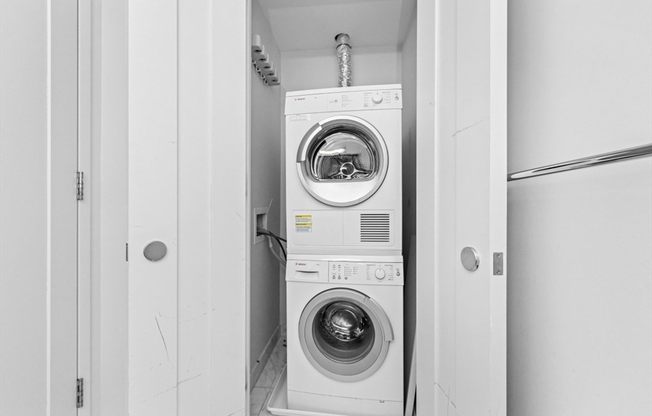 1 bed, 1.5 baths, 875 sqft, $4,800, Unit 811