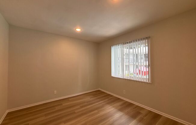 2 beds, 1 bath, 995 sqft, $1,898, Unit 09