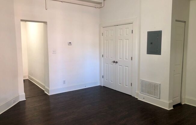 Studio, 1 bath, $850, Unit 840-1B