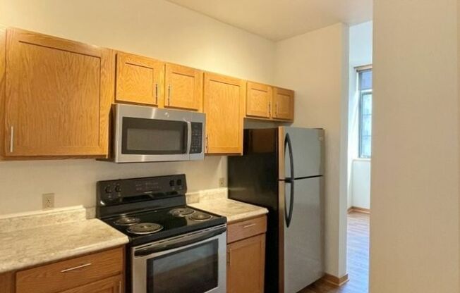 2 beds, 1 bath, 864 sqft, $2,050, Unit 127