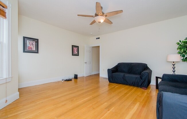 126 MINDEN ST