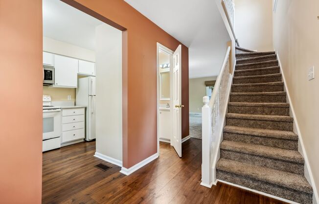 Take $500 off your first month! Charming 2BR, 1.5BA Townhome near the heart of Chapel Hill!