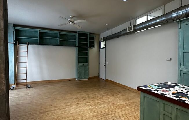 1 bed, 1 bath, $995, Unit 123 N Broadway Apt. 2