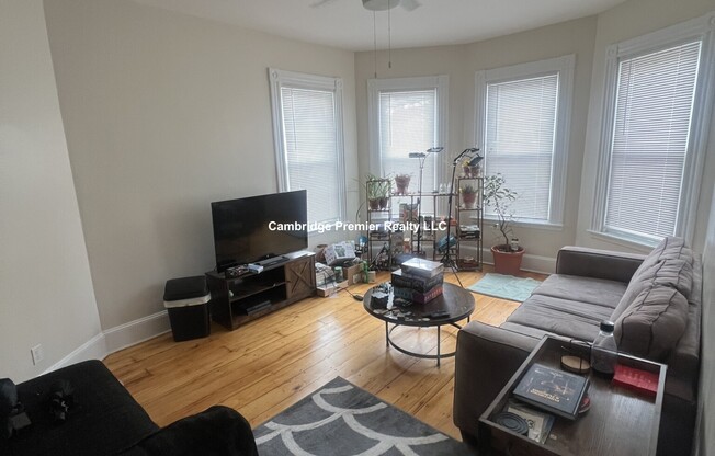 1423 CAMBRIDGE