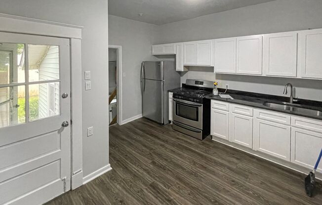 2 beds, 1 bath, $1,600