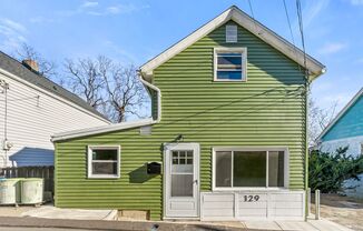 Newly Remodeled 2 Bedroom, 1 Bathroom in Arlington- Off-Street Parking and Central AC!!