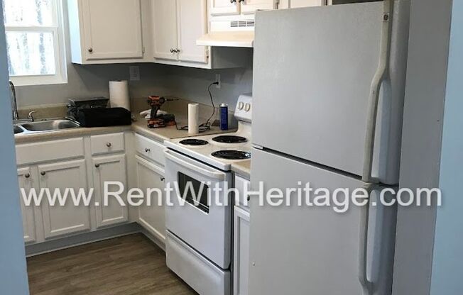 FANTASTIC 2 BEDROOM 1.5 BATH DUPLEX WITH ALL THE UPGRADES / GREAT LOCATION