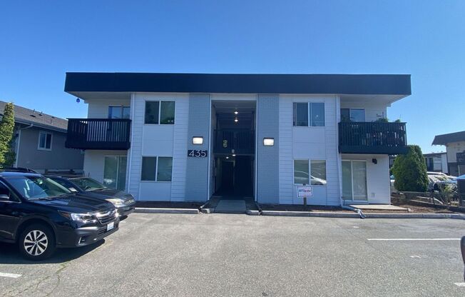 Centrally Located Ground floor Remodeled 1 bedroom in Burien! Easy to book self tour!
