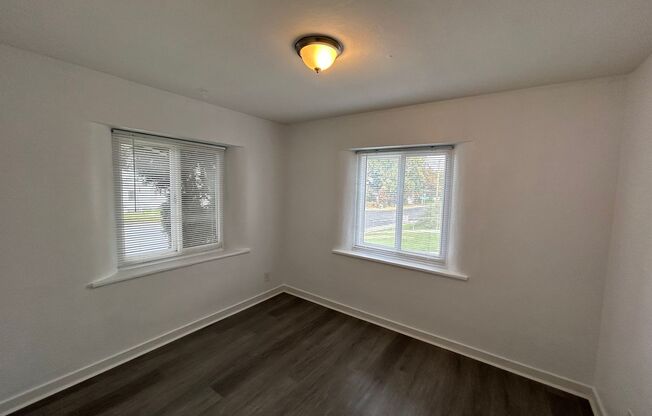 2 beds, 1 bath, 700 sqft, $1,095, Unit 6