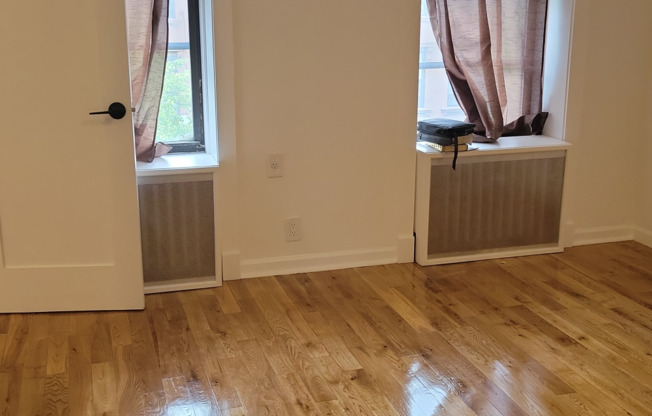 2 beds, 1 bath, $3,000, Unit 2