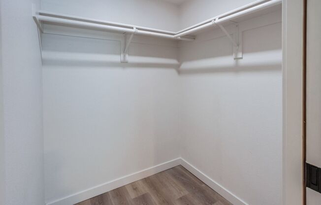 3 beds, 2 baths, 970 sqft, $3,495, Unit 4880-1