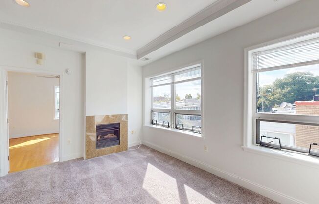 Top Floor! Beautiful One Bedroom W/Renovated Kitchen & Washer/Dryer In Unit!