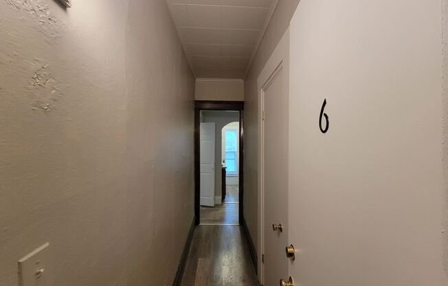 1 bed, 1 bath, $1,050, Unit 6