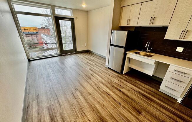 Studio, 1 bath, 340 sqft, $1,175, Unit 408