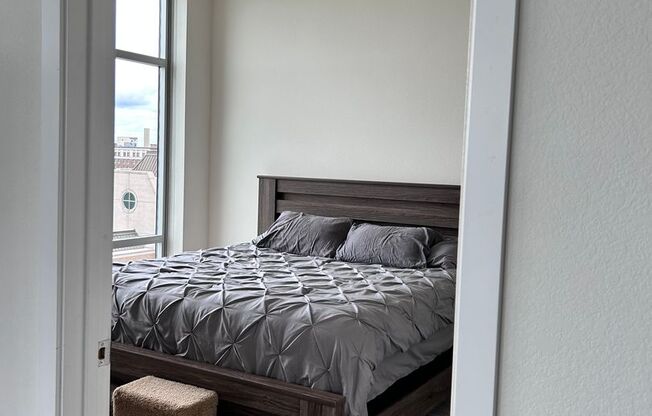 1 bed, 1 bath, 1,098 sqft, $3,050, Unit 811 (Penthouse)