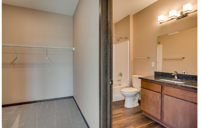 2 beds, 2 baths, 918 sqft, $1,985, Unit 208 - Atlantic